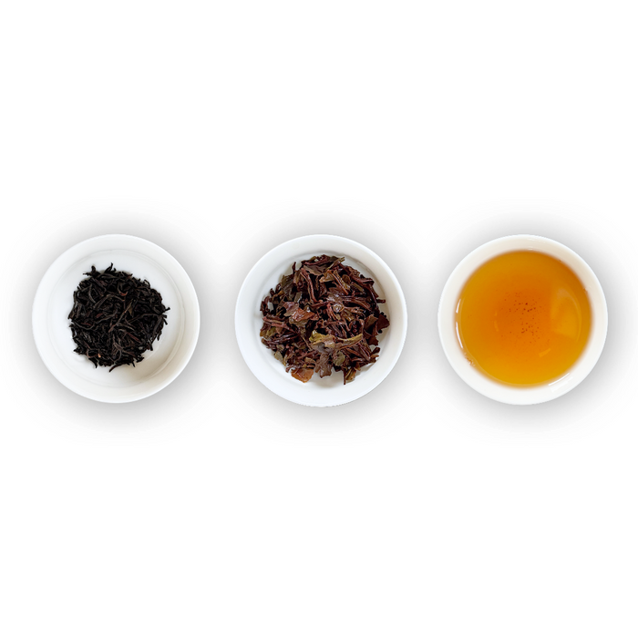 Lover's Leap Ceylon Loose-leaf black tea in 3 forms showing the brewing process. On the left the dry leaf, in the middle the wet leaf and to the right a teacup of brewed liquid.