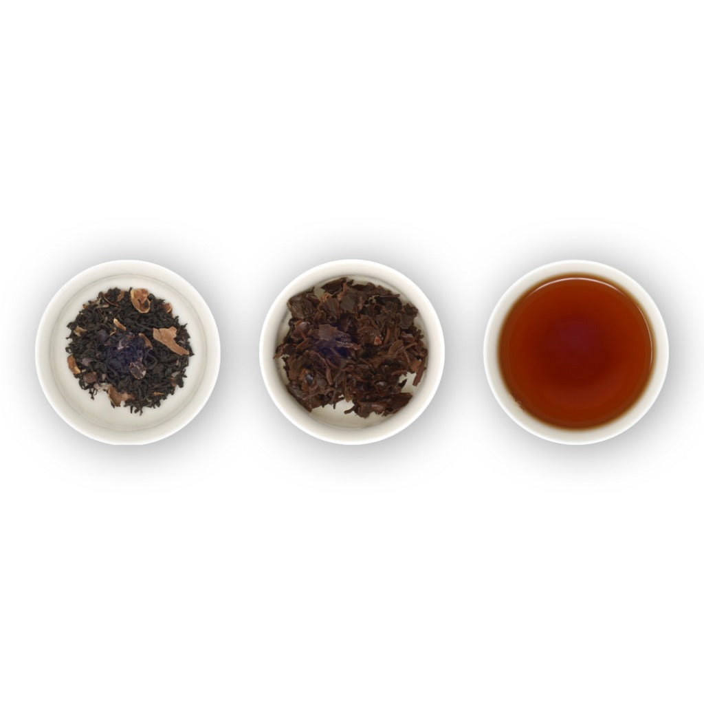3 small ramekins on a white background. the left shows the dry leaf, the middle shows the wet leaf and the right shows the brewed tea.